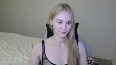 LaylaPretty001 online show from October 17, 5:33 am