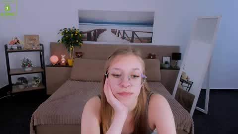 layriantavee online show from March 2, 10:03 am