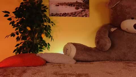 Lea online show from March 7, 5:28 pm