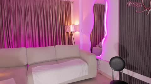 Leah  Greyy online show from June 5, 11:15 am