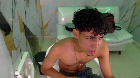 leam_1 online show from November 17, 9:06 pm