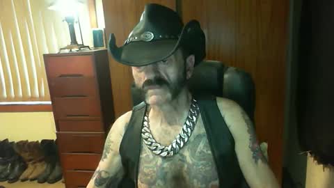 leathergreaser online show from December 22, 8:26 pm