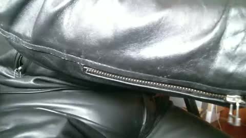 Snapshot of leathermotocross001 chatting on October 15, 1:12 pm Leathermotocross online show from October 15, 1:12 pm