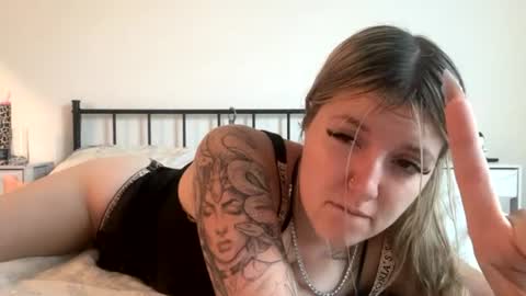 leeannerose online show from June 9, 11:37 pm