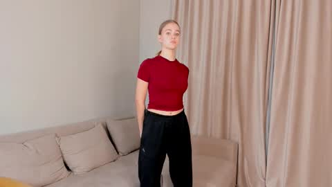Snapshot of leecapella chatting on October 20, 3:50 pm Lina online show from October 20, 3:50 pm