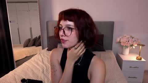 leelooyolo online show from September 10, 8:54 pm