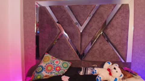 leenox online show from February 27, 4:05 am