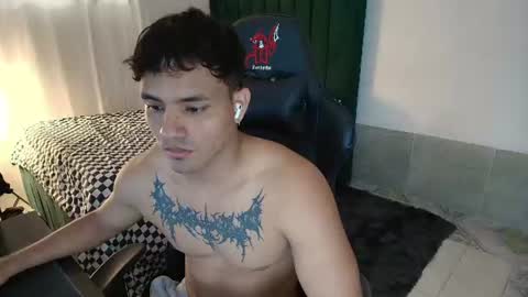  Lei  online show from June 11, 8:40 pm