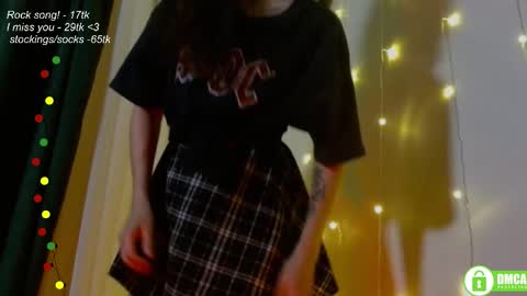 Snapshot of leia_bell chatting on September 28, 7:34 pm hey Im Leia and I love rock  online show from September 28, 7:34 pm