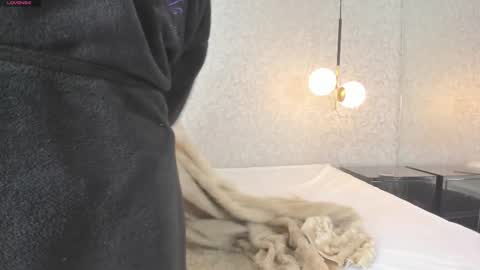 LEIGH ANGELS online show from March 21, 10:57 pm