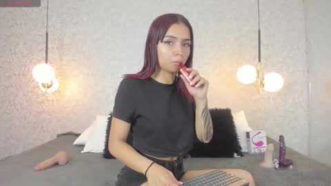 LEIGH ANGELS online show from September 23, 10:05 pm