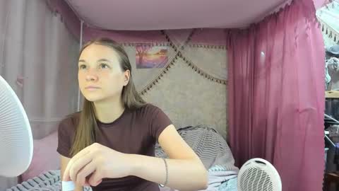 leila_bambi_ online show from March 24, 2:34 pm