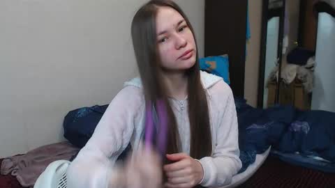 Snapshot of leila_bambi_ chatting on February 27, 3:51 am leila_bambi_ online show from February 27, 3:51 am