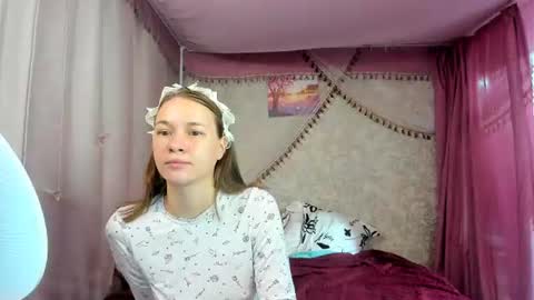 leila_bambi_ online show from June 29, 5:45 pm