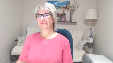 Snapshot of leilamays chatting on October 18, 6:06 am Leila Kinky online show from October 18, 6:06 am