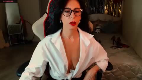 leilamurray online show from December 4, 8:47 am