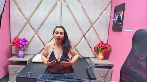 Leila online show from December 21, 1:28 pm