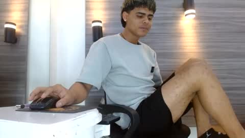 lelehott01 online show from July 30, 3:18 am