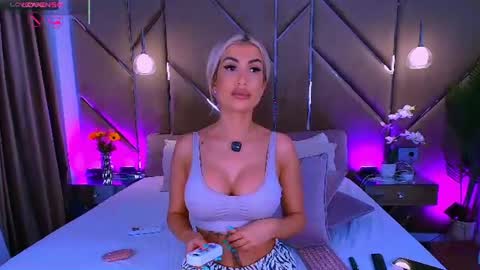 Lelie online show from June 12, 3:05 am