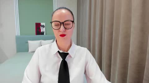 Lissa online show from February 11, 2:43 pm