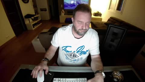 Ange online show from January 1, 1:04 am