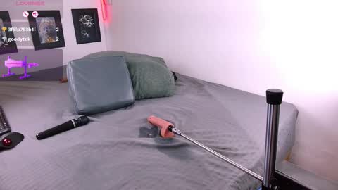 Lenaandwilliam online show from December 20, 9:11 pm