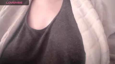 Snapshot of lenagolden chatting on February 12, 11:18 am lenagolden online show from February 12, 11:18 am