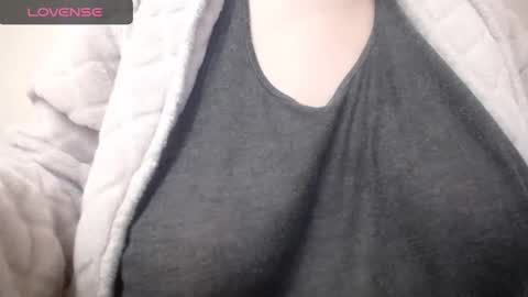 Snapshot of lenagolden chatting on January 29, 2:53 pm lenagolden online show from January 29, 2:53 pm