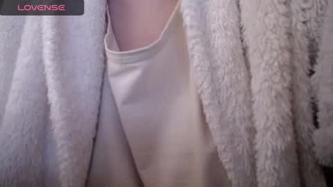 Snapshot of lenagolden chatting on October 24, 10:05 am lenagolden online show from October 24, 10:05 am