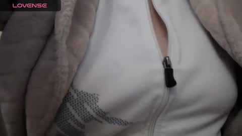 Snapshot of lenagolden chatting on December 5, 3:01 pm lenagolden online show from December 5, 3:01 pm