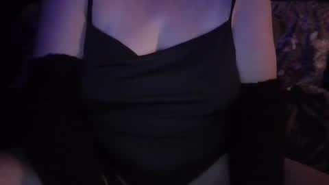 lenawantsold online show from September 27, 3:48 am