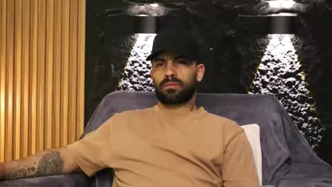 Leo  Diaz online show from February 20, 6:26 am