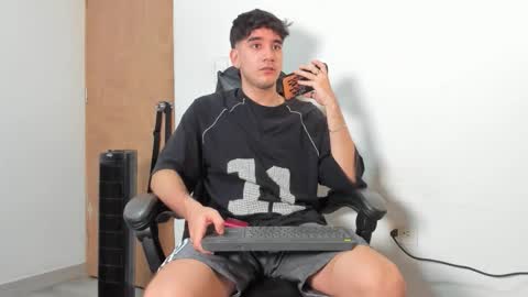 Leo Jones online show from December 14, 11:00 pm