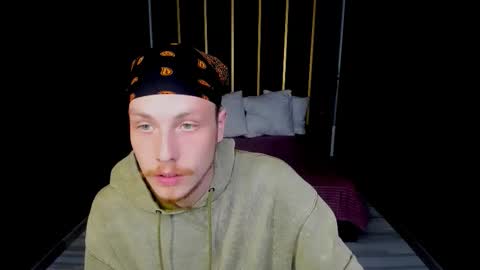 Snapshot of leo_mooree chatting on October 1, 3:55 pm Leo online show from October 1, 3:55 pm