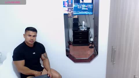 Snapshot of leo_muscleboy chatting on October 21, 2:49 am Leo online show from October 21, 2:49 am