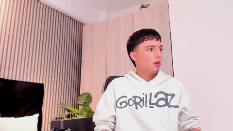 leohard_ online show from January 16, 11:52 am