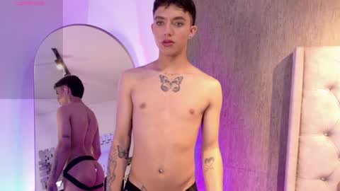 leohard_ online show from April 11, 11:58 am