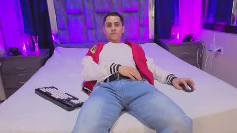 leomonnroe online show from February 2, 7:43 pm