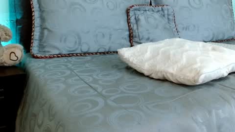 LUCY online show from January 29, 10:43 pm