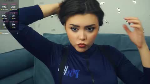 Mia online show from October 2, 7:18 am