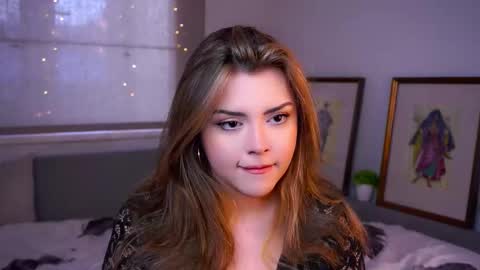 Mia online show from December 14, 8:09 am