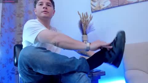 Snapshot of leoo_miller chatting on October 22, 9:38 pm Leo online show from October 22, 9:38 pm