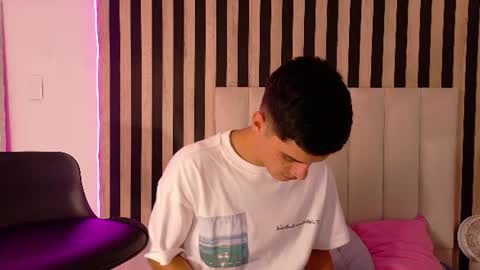 leotease online show from June 30, 7:01 pm