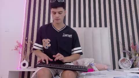 leotease online show from July 14, 7:08 pm