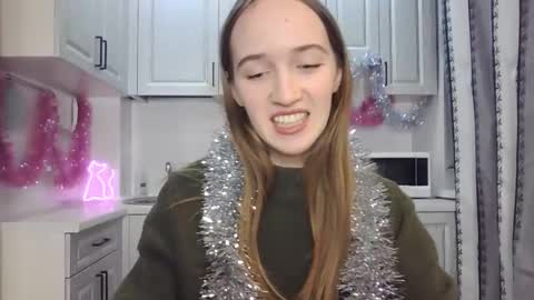  LESLIE   online show from December 16, 8:05 pm