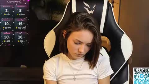 Leslie online show from June 23, 3:25 am
