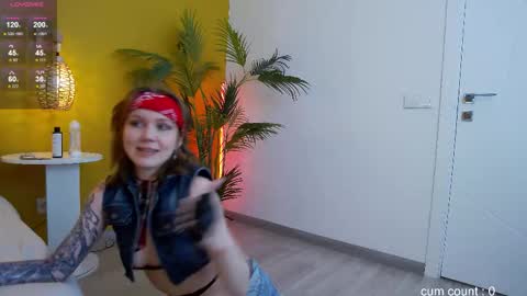 Snapshot of lessysweety chatting on October 1, 3:27 am Lessy online show from October 1, 3:27 am