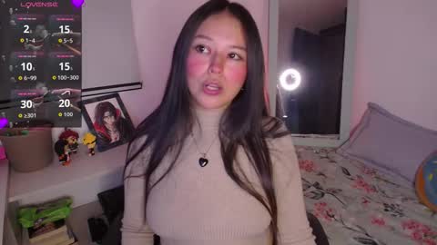 Lexie Thompson   8pm  0000am -5 online show from October 15, 12:14 am