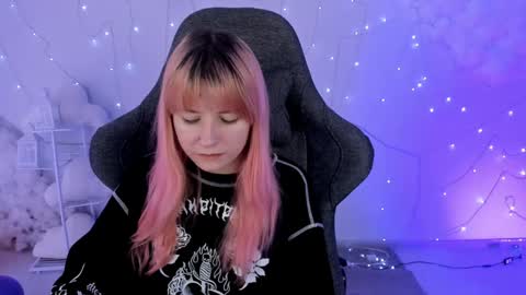 Snapshot of lexiwenford chatting on February 7, 5:41 am Lexi Wenford NO NUDE GODDESS online show from February 7, 5:41 am