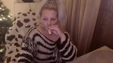 Hannah online show from November 23, 5:00 pm